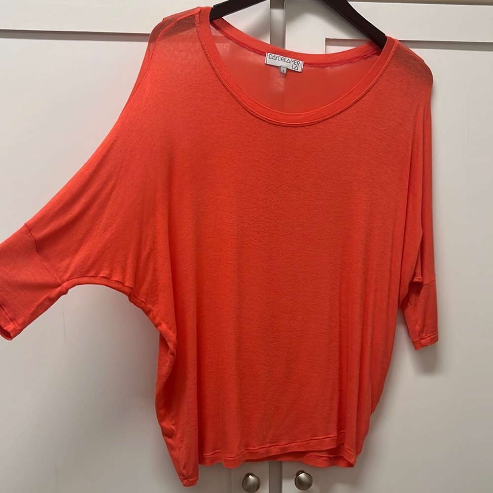 Lightweight coral batwing sleeve top